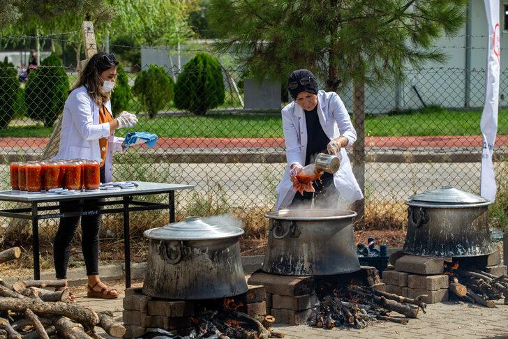 Diyarbakır'da kazanlar ihtiyaç sahiplerine kışlık konserve için kaynadı G1