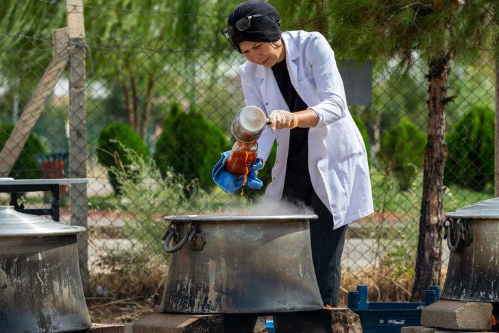 Diyarbakır'da kazanlar ihtiyaç sahiplerine kışlık konserve için kaynadı G3