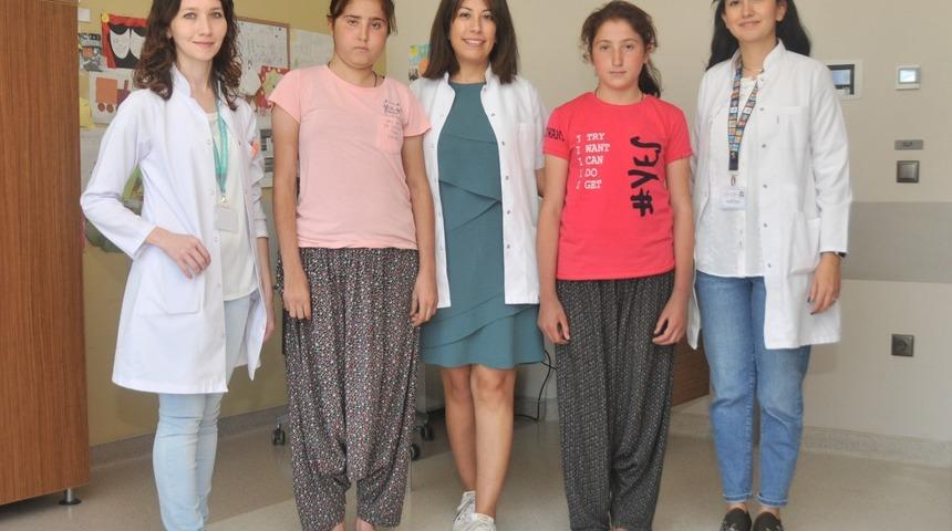 Adana'da kene ısıran ikizler, bir aylık tedaviyle sağlıklarına kavuştu