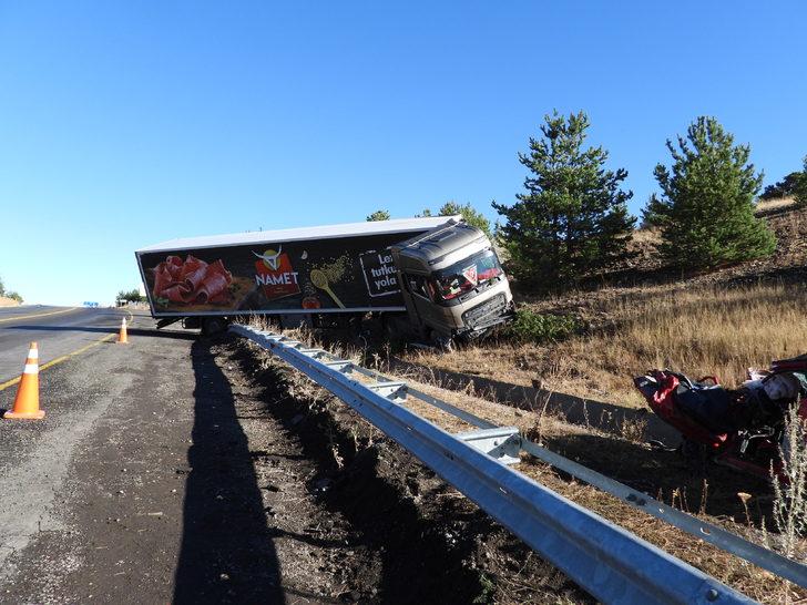 Kars'taki trafik kazasında ölen 4 arkadaşın cenazesi toprağa verildi G2