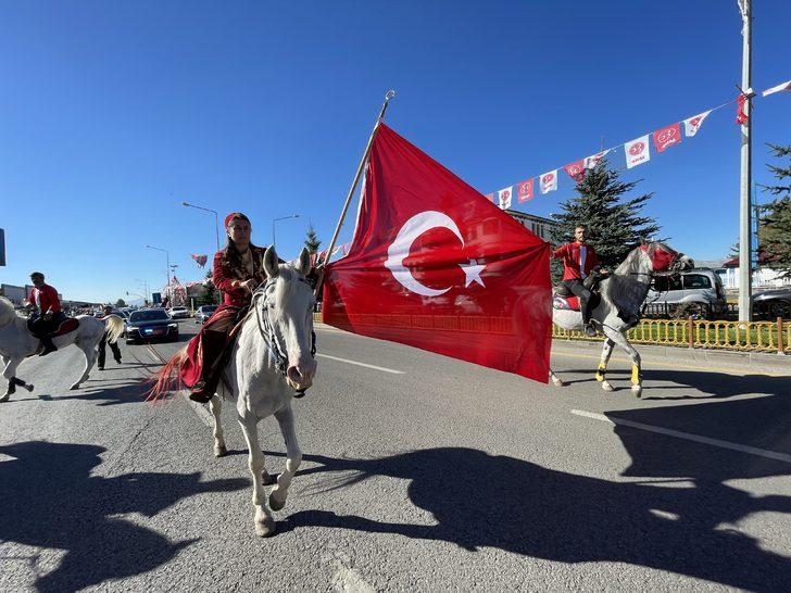 MHP Genel Başkanı Bahçeli'yi Erzurum'da atlı ciritçiler karşıladı G3