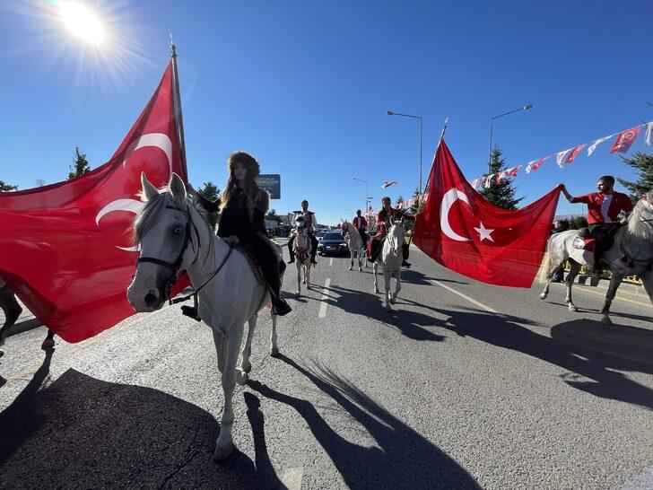 MHP Genel Başkanı Bahçeli'yi Erzurum'da atlı ciritçiler karşıladı G4