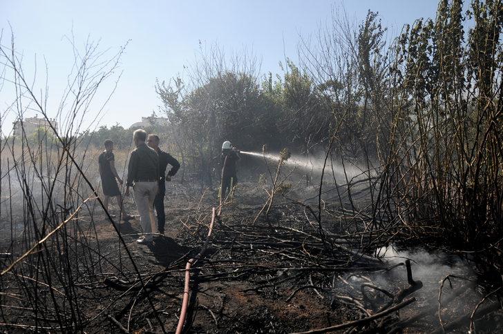 Antalya'da otluk alanda çıkan yangın kontrol altına alındı G4