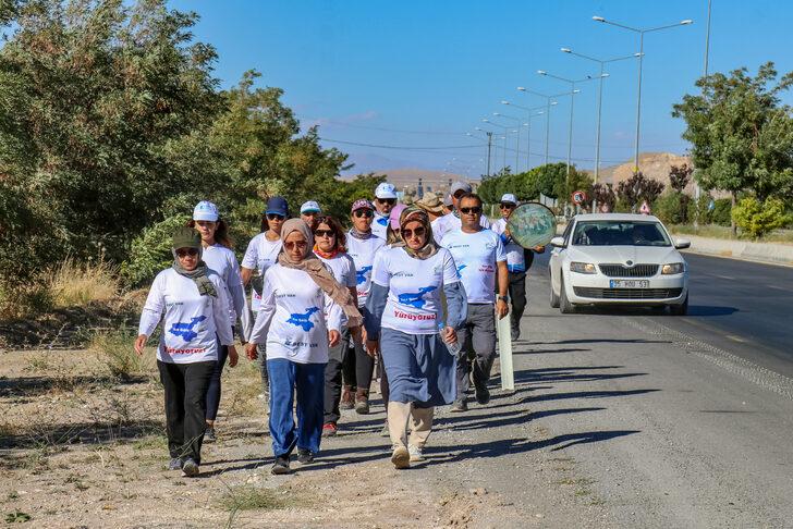 Van'da kadınlar, Van Gölü'ne dikkati çekmek için yürüyor G2