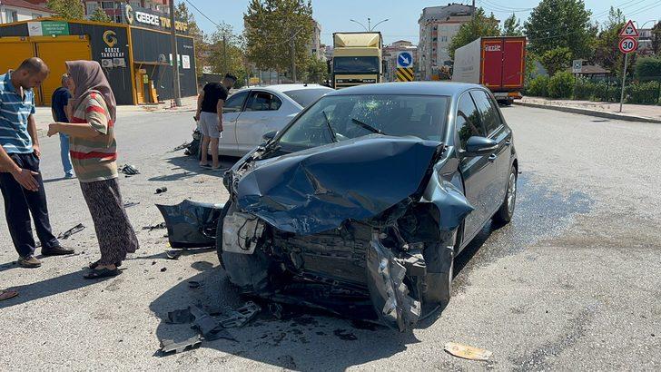 Kocaeli'de trafik kazasında 2 kardeş yaralandı G3