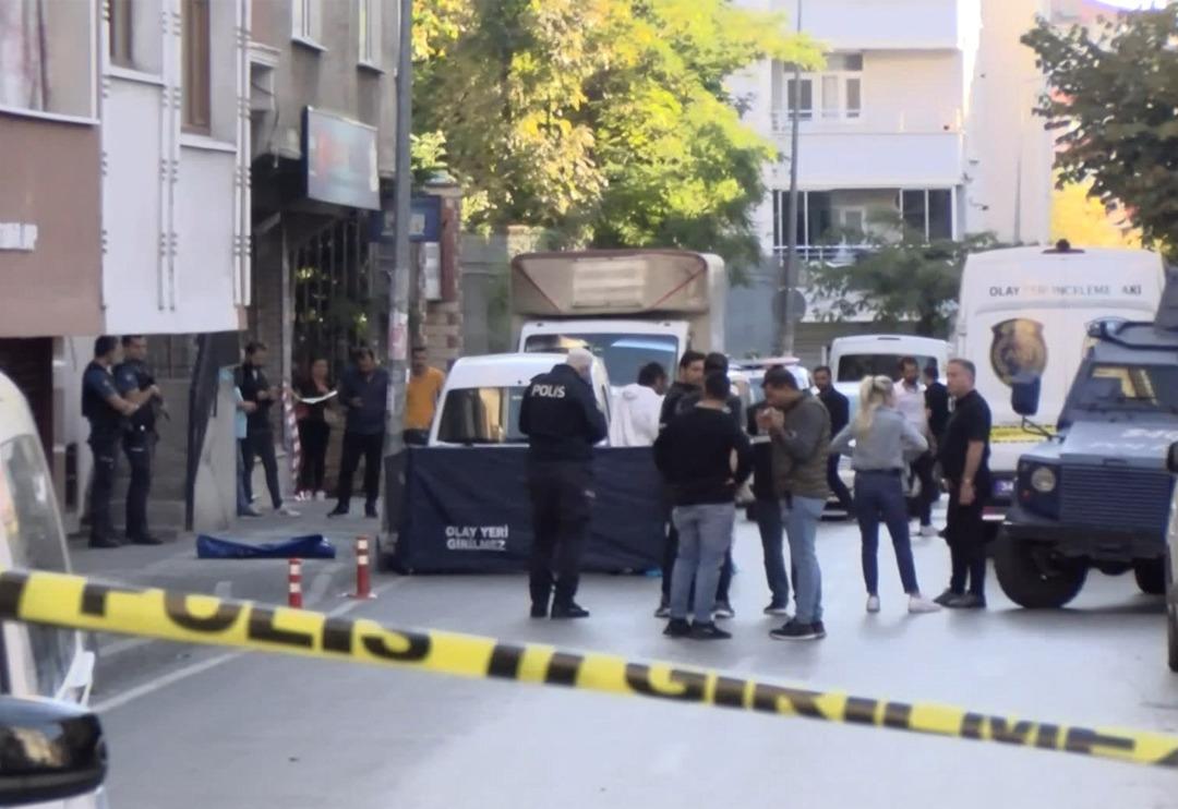 Yıllar &ouml;nceki paylaşımı ortaya &ccedil;ıktı! Bağcılar'daki vahşi cinayetin her detayı kan dondurdu: Annesinin kafasını kesip balkondan attı... Korkun&ccedil; anlar kamerada