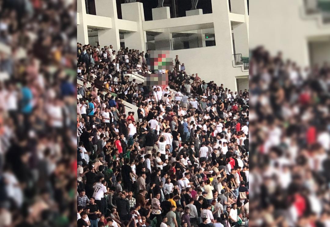 Sosyal medya &ccedil;alkalanıyor: Amedspor-Bursaspor ma&ccedil;ında olay &uuml;st&uuml;ne olay! Ter&ouml;r &ouml;rg&uuml;t&uuml;ne ait pa&ccedil;avralar...