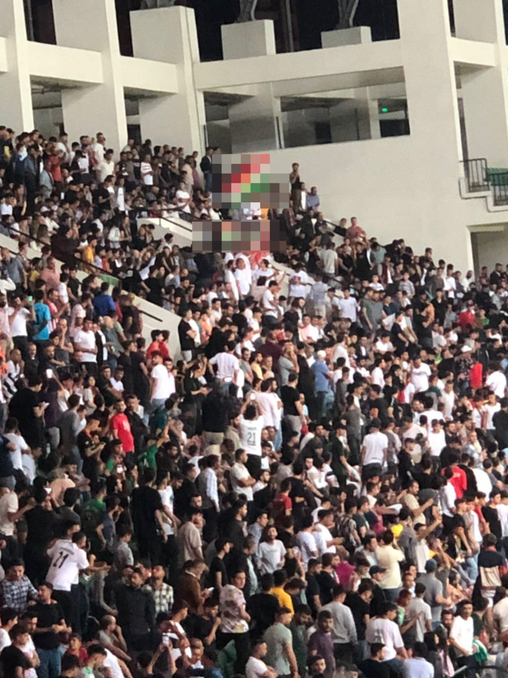 Sosyal medya çalkalanıyor: Amedspor-Bursaspor maçında olay üstüne olay! Terör örgütüne ait paçavralar... G5