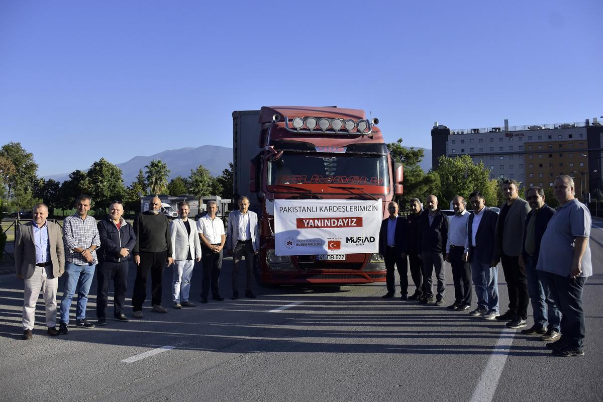 Bursa'dan Pakistan'a insani yardım malzemesi g&ouml;nderildi