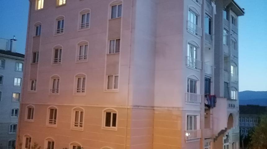 Bursa'da bir binanın yangın merdiveninden düşen kişi öldü