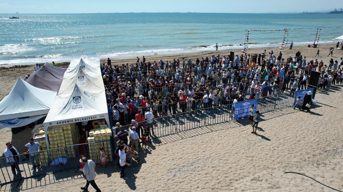 Mersin Karaduvar Balık Festivali'nde 10 ton balık dağıtıldı