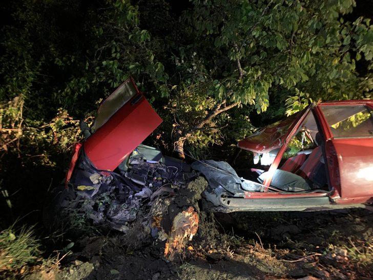 Bolu'da ağaca çarparak ikiye ayrılan otomobildeki 2 çocuk yaralandı G1