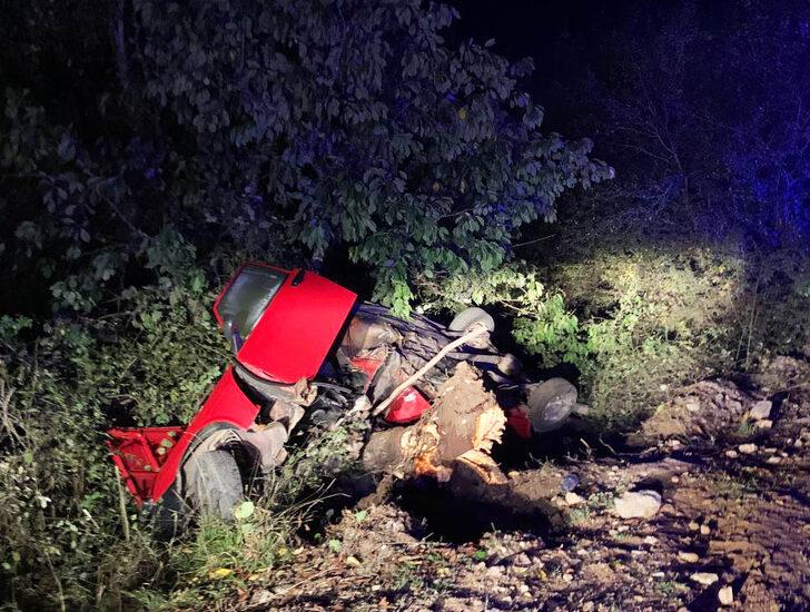 Bolu'da ağaca çarparak ikiye ayrılan otomobildeki 2 çocuk yaralandı G2
