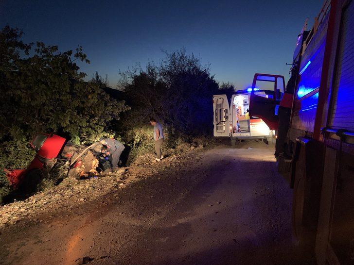 Bolu'da ağaca çarparak ikiye ayrılan otomobildeki 2 çocuk yaralandı G3