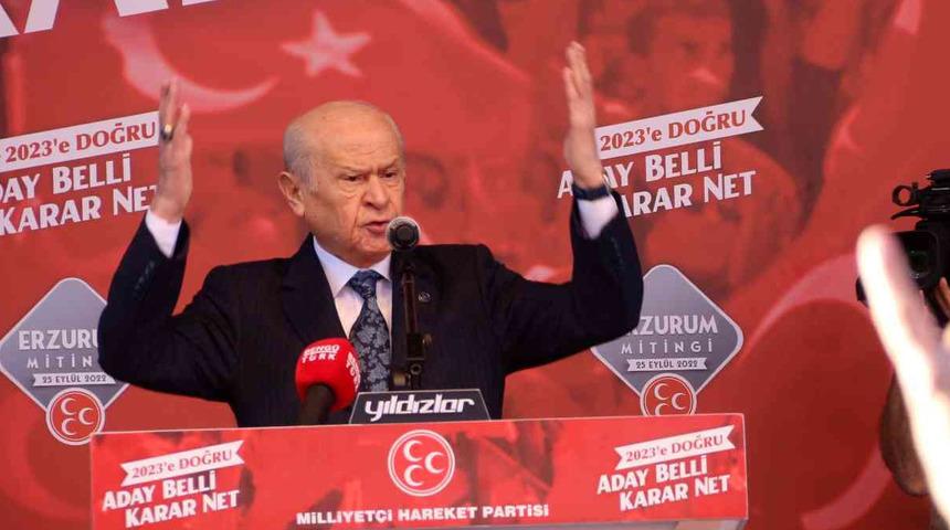 Son Dakika: Kılıçdaroğlu o afişin önünde poz vermişti! Bahçeli'den sert sözler "Türkiye'ye meydan okuma küstahlığı"