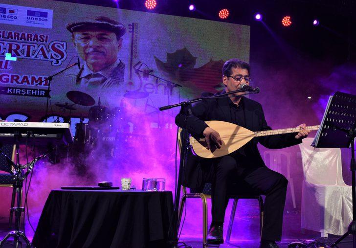 "Bozkırın tezenesi"nin oğlu Hüseyin Ertaş, babasına ait türküleri ilk defa seslendirdi G5