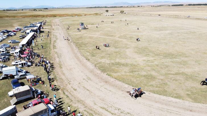 Konya'da jokeyini üstünden atan at saatler sonra göldeki sazlıklarda bulundu G1