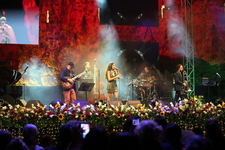 Alanya Caz Günleri'nde Önder Focan ve Barbaros sahne aldı G1