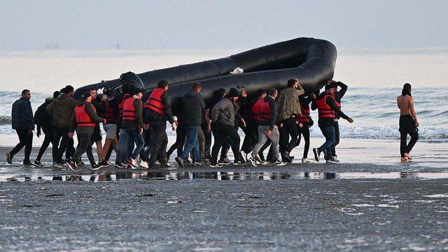 Bu yıl şu ana dek 30 binden fazla göçmen Manş Denizini geçti. 