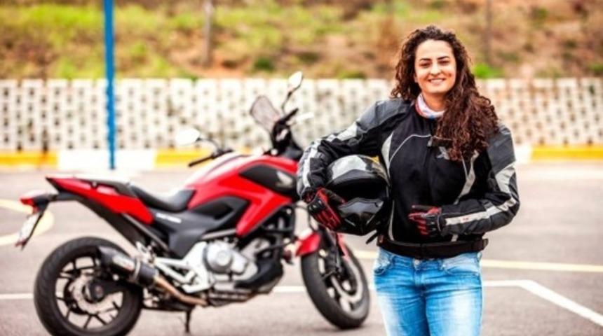 1 kadın 1 motosiklet 10 ülke
