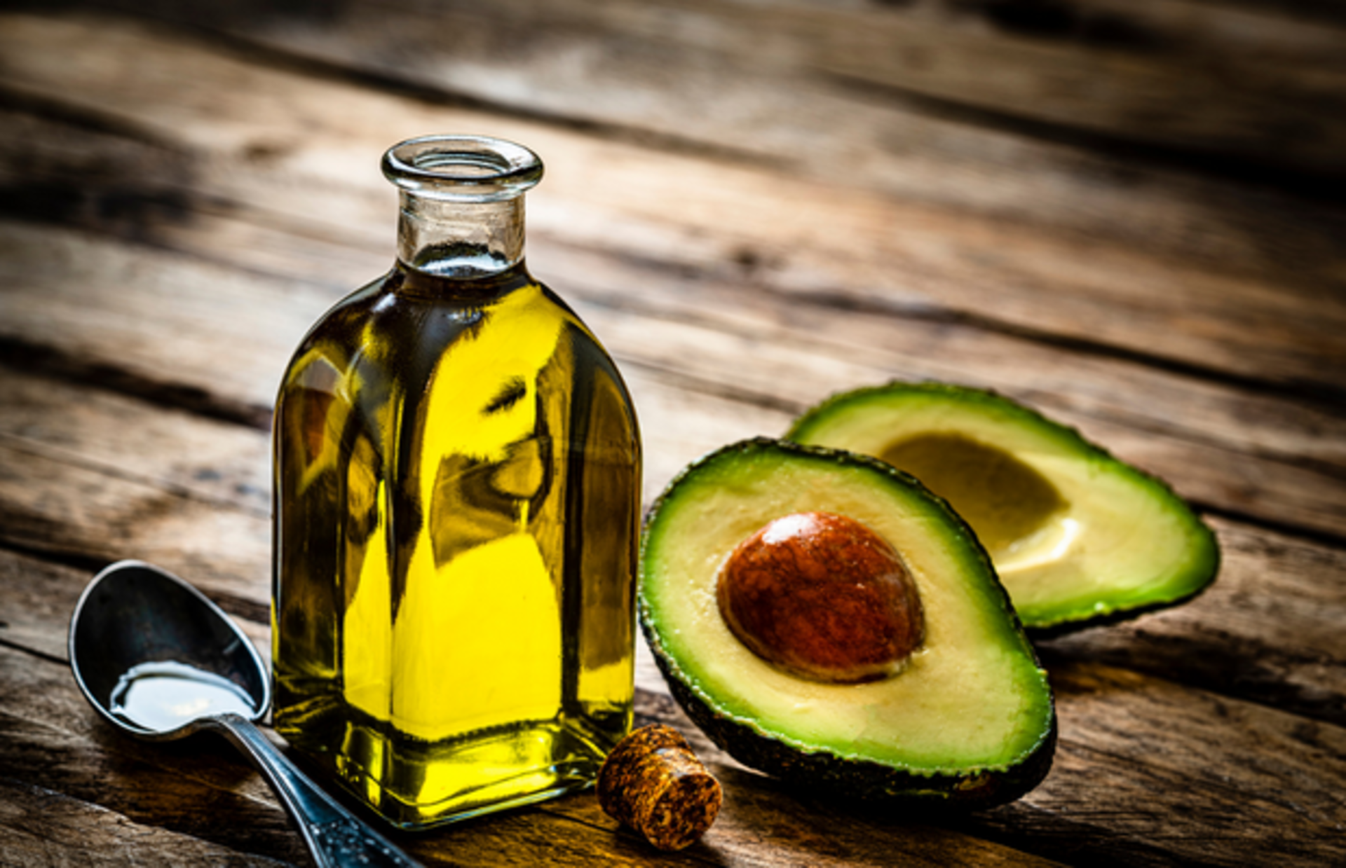 Saçınıza, cildinize ve daha birçok yere faydası olan en iyi avokado yağı ve markaları