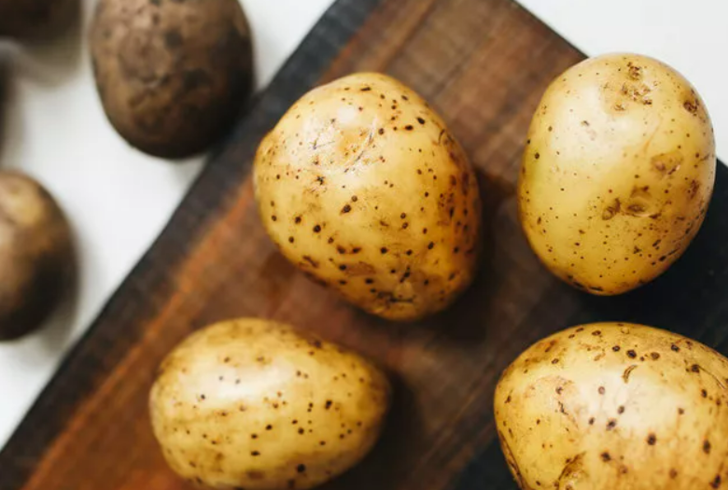 Ağzınıza bile sürmeyin: Çiğ yenildiğinde içten içe zehirliyor! Çiğ yememeniz gereken yiyecekler G1