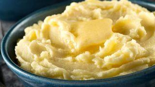 Ağzınıza bile sürmeyin: Çiğ yenildiğinde içten içe zehirliyor! Çiğ yememeniz gereken yiyecekler