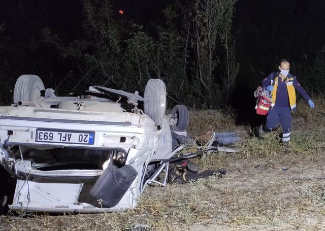 Denizli'de devrilen otomobildeki 2 kişi öldü, 1 kişi yaralandı