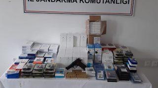 Kocaeli'de deposunda kaçak cep telefonu aksesuarları ele geçirilen zanlıya gözaltı