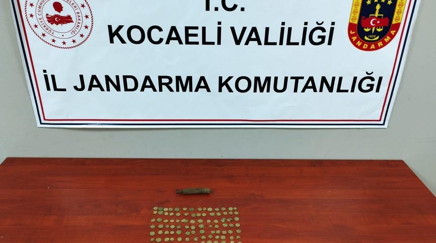 Kocaeli'de tarihi eser niteliğinde 133 sikke ve metal heykel ele geçirildi