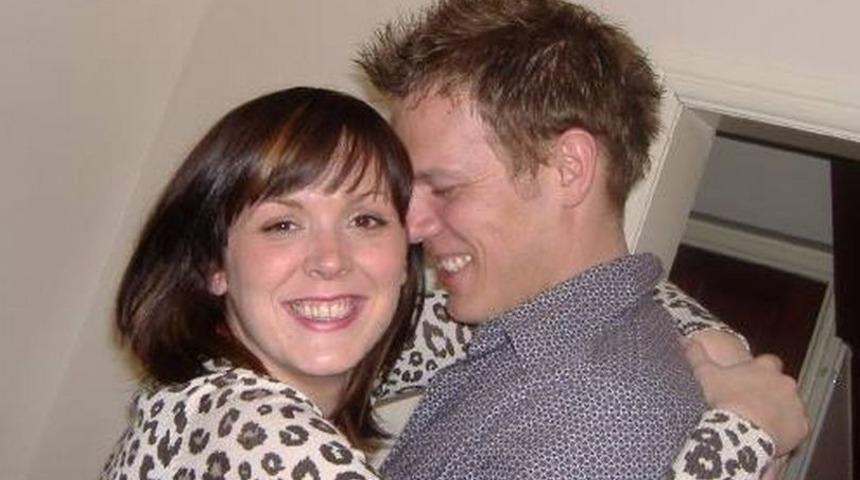 Eşini komşusuyla yatakta yakaladı! İhaneti gören koca çılgına dönüp dehşet saçtı