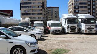 Araba fiyatları artınca vatandaş oraya yöneldi! Değeri 30 milyon liranın üzerinde: Aralarında ambulans da var, TIR da…