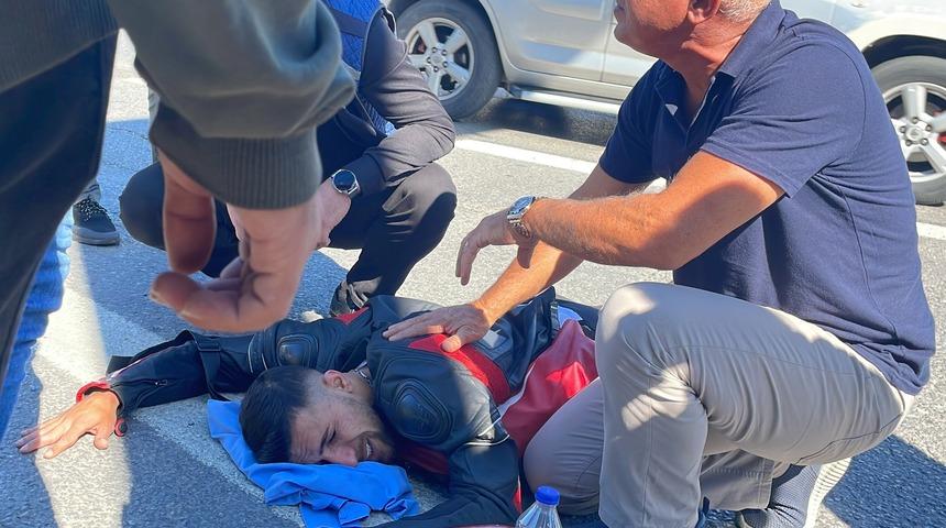 Kartal'da otomobille çarpışan motosikletin sürücüsü yaralandı