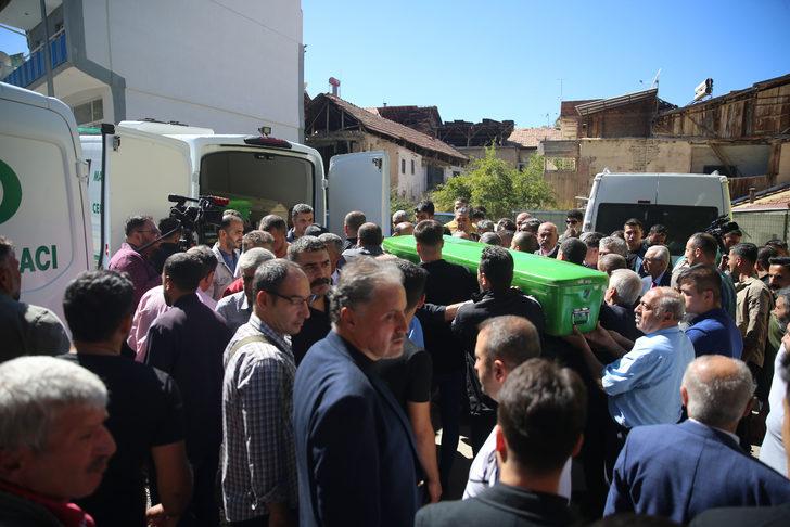 Malatya'daki trafik kazasında hayatını kaybeden 6 kişi toprağa verildi G3