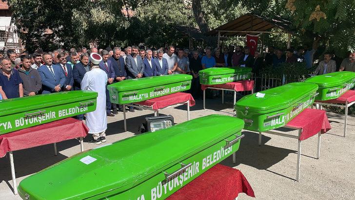 Malatya'daki trafik kazasında hayatını kaybeden 6 kişi toprağa verildi G4