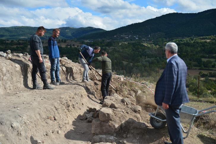 Hadrianaupolis'te üzerinde çeşitli figürlerin bulunduğu yeni mozaikler ortaya çıkarıldı G5