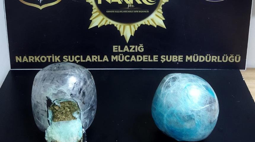 Elazığ'da yolcu otobüsünde esrar ele geçirildi, 2 şüpheli tutuklandı