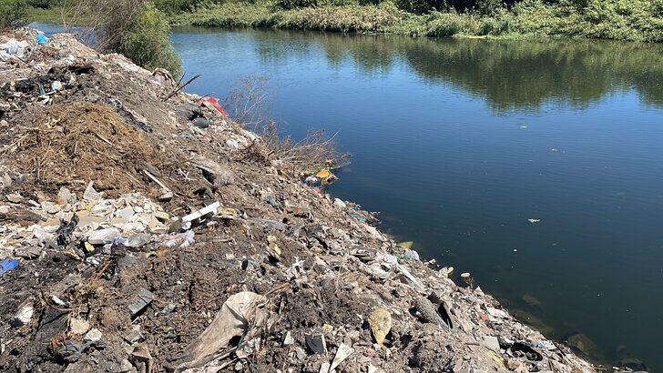Seyhan Nehri kıyısında hafriyat ve atık kirliliği G1