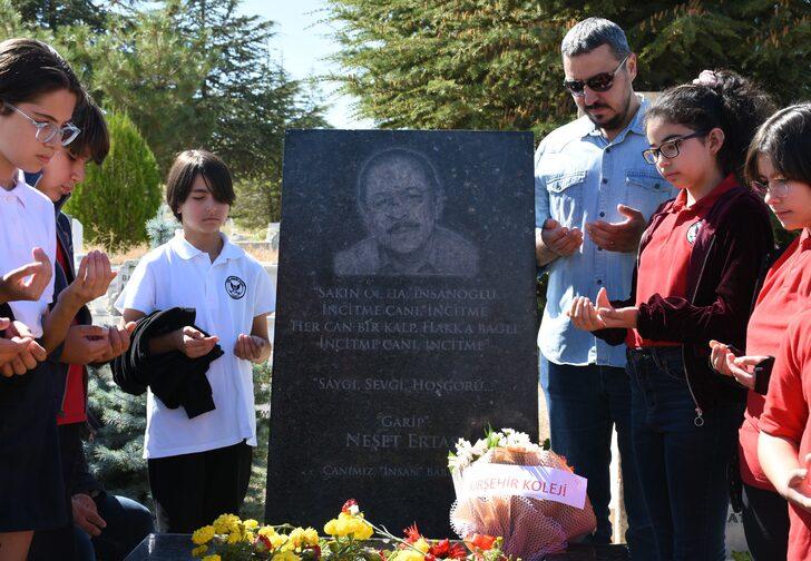 "Bozkırın tezenesi" Neşet Ertaş, vefatının 10. yılında anılıyor G2
