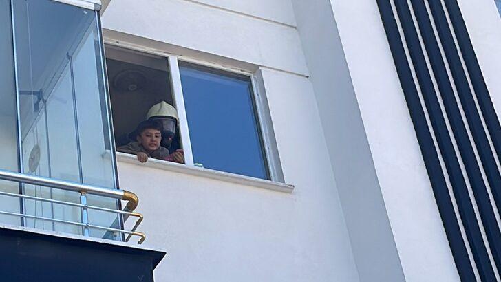 Bolu'da yangın nedeniyle evlerinde mahsur kalan 2 kardeşi itfaiye kurtardı G2