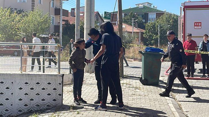 Bolu'da yangın nedeniyle evlerinde mahsur kalan 2 kardeşi itfaiye kurtardı G4