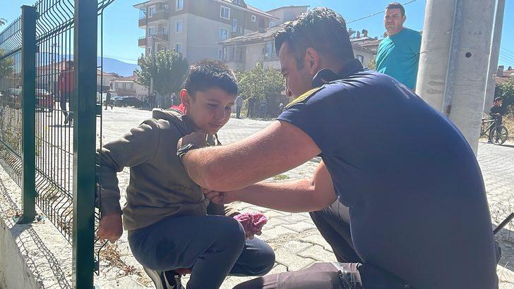 Bolu'da yangın nedeniyle evlerinde mahsur kalan 2 kardeşi itfaiye kurtardı G5