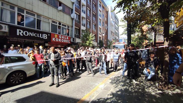 Kağıthane'deki yangında can pazarı! Pencereye çıkıp kurtarılmayı beklediler  G4