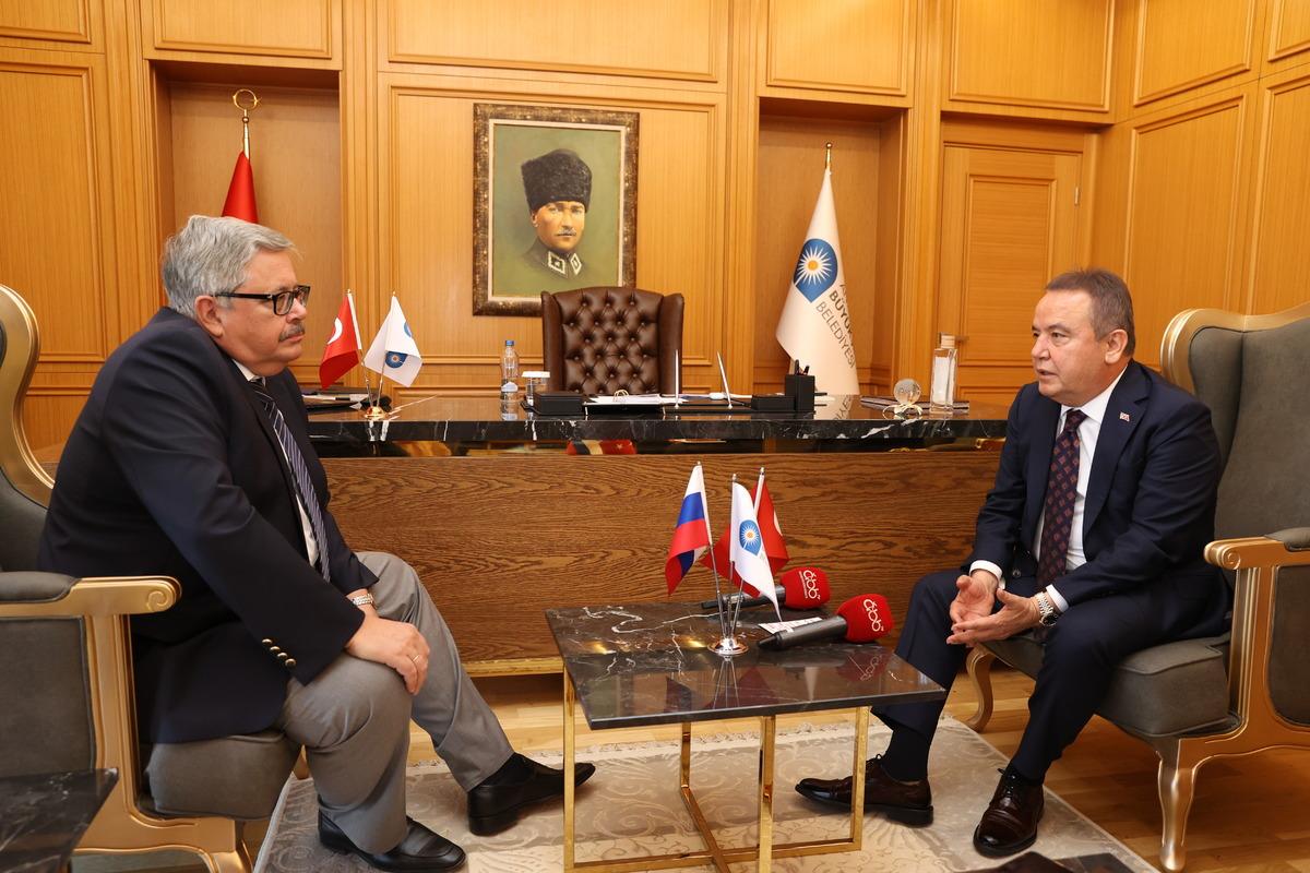 Rusya B&uuml;y&uuml;kel&ccedil;isi Yerhov, Antalya B&uuml;y&uuml;kşehir Belediye Başkanı B&ouml;cek'i ziyaret etti