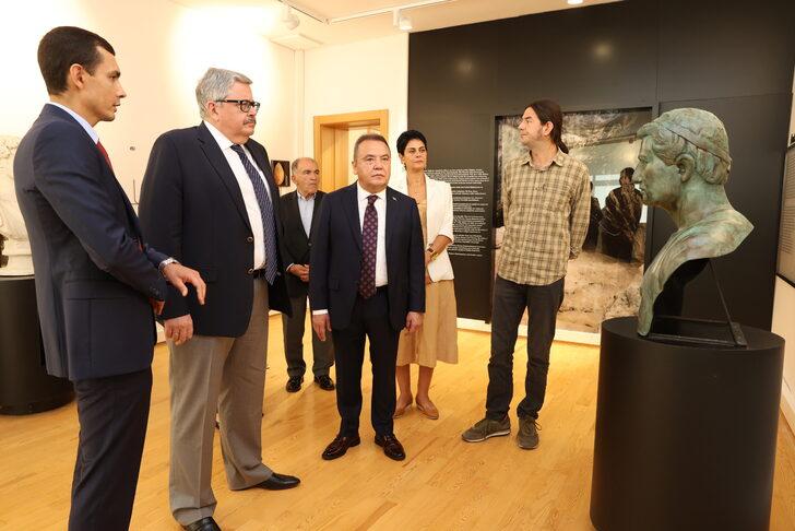 Rusya Büyükelçisi Yerhov, Antalya Büyükşehir Belediye Başkanı Böcek'i ziyaret etti G4