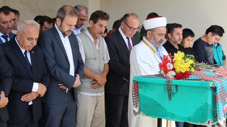 Manisa'da otomobilin çarpması sonucu ölen 14 yaşındaki kızın cenazesi defnedildi G2