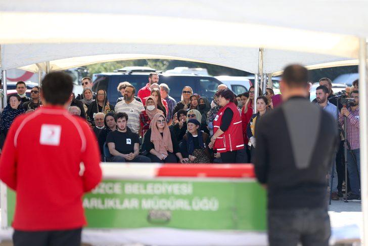 Türk Kızılayın eski Genel Müdürü Taşlı'nın cenazesi Düzce'de toprağa verildi G4