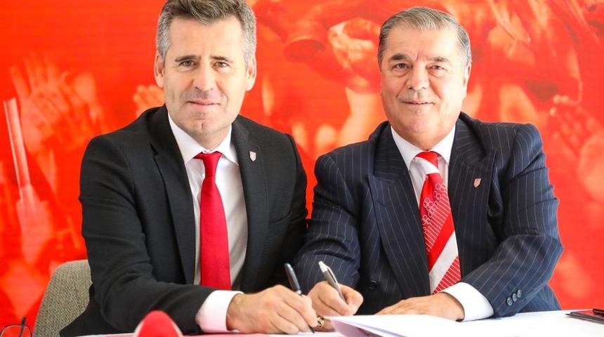 Samsunspor, teknik direkt&ouml;r H&uuml;seyin Eroğlu ile resmi s&ouml;zleşme imzaladı