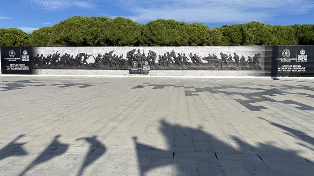 Çanakkale'de bulunan Şehitler Abidesi Tören Alanı'ndaki Vatan ve Milli Mücadele Anıt Rölyefi restore ediliyor