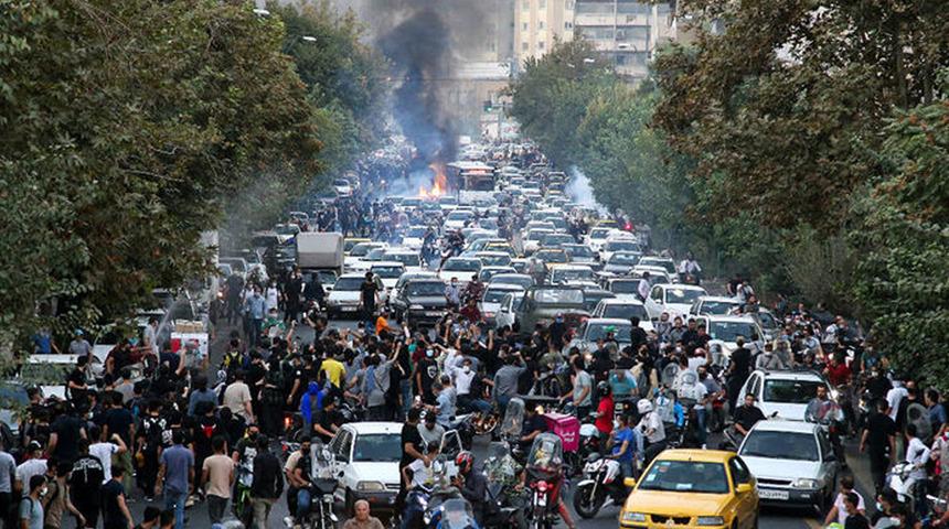 İran'da protestolara destek verenler yargılanacak!